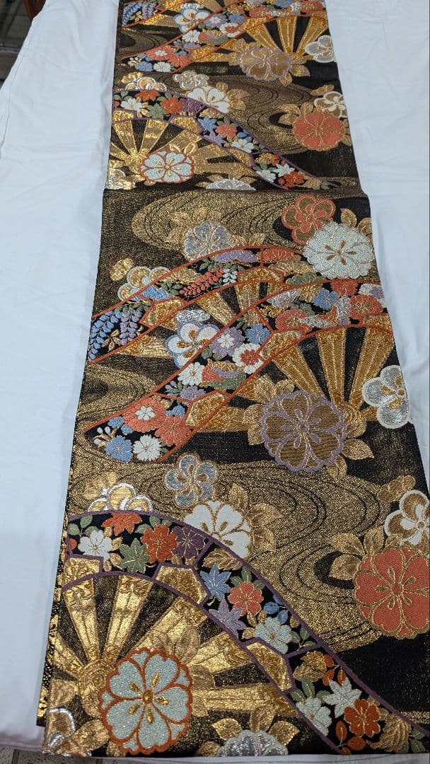 【珍品】豪華な金糸刺繍 袋帯•色柄が様々•これは1本です♪