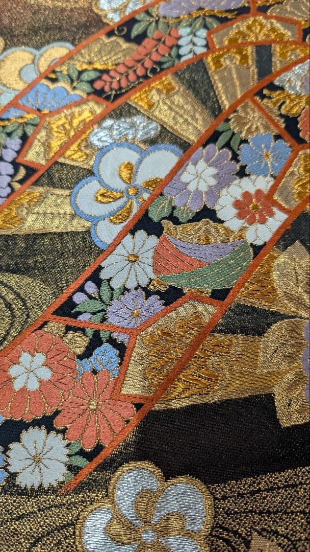 【珍品】豪華な金糸刺繍 袋帯•色柄が様々•これは1本です♪