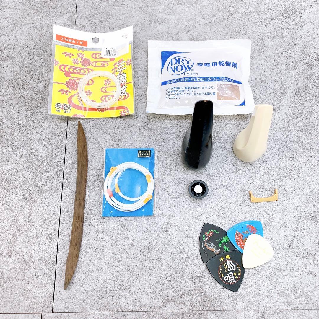 美品 沖縄三線 人工皮 蛇柄 弦楽器 琉球 黒塗り ケース付 初心者 入門モデル