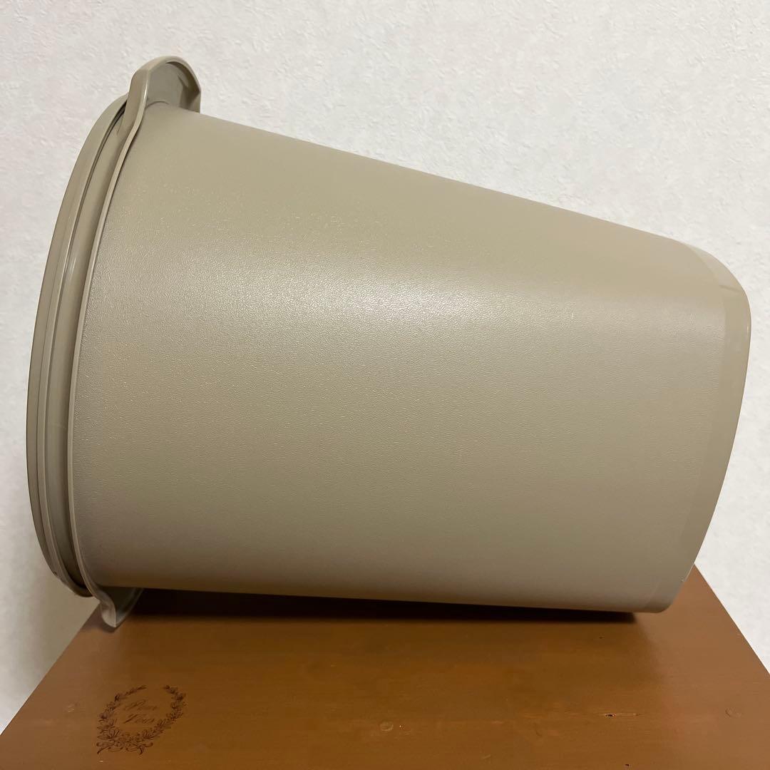 タッパーウェア　マキシクイーンデコレーター　 １１L グレージュ