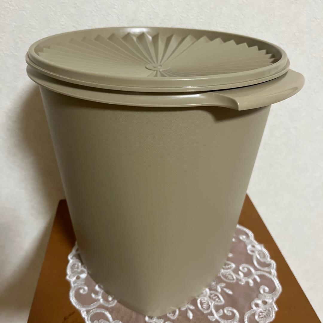 タッパーウェア　マキシクイーンデコレーター　 １１L グレージュ