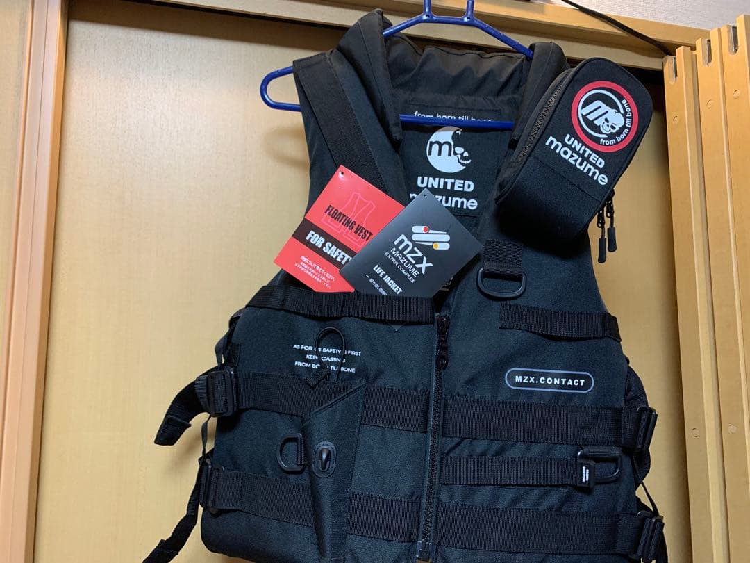 M　mazume MZX.CONTACT 黒 ライフジャケット