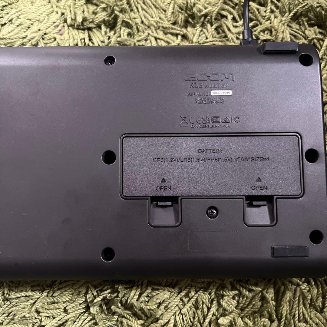 zoom R12 マルチトラックレコーダー