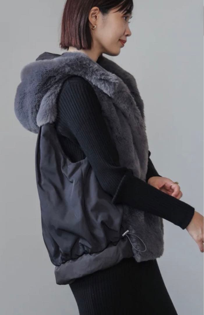 KIKgram様 異素材ＭＩＸダウンファーベスト ダウン&フェザー（チャコール）