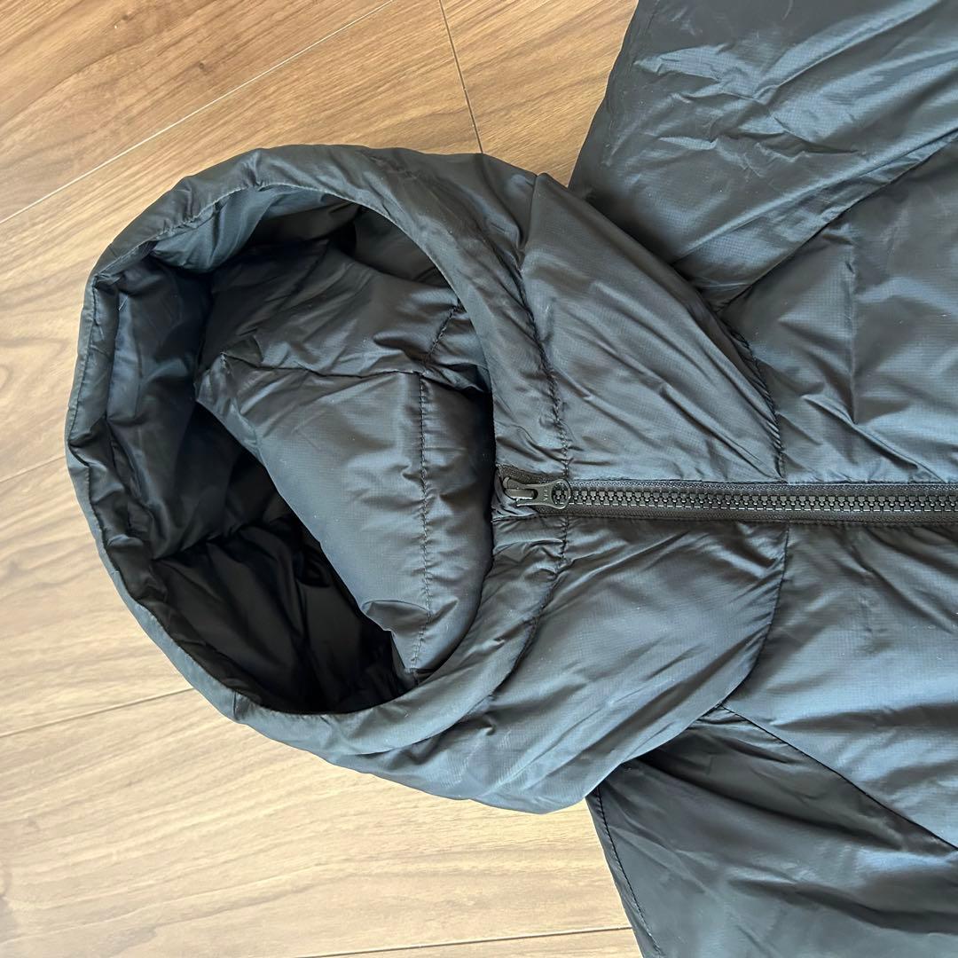 マーモット レイビームス別注 ダウンポンチョ フード ロゴ刺繍 黒