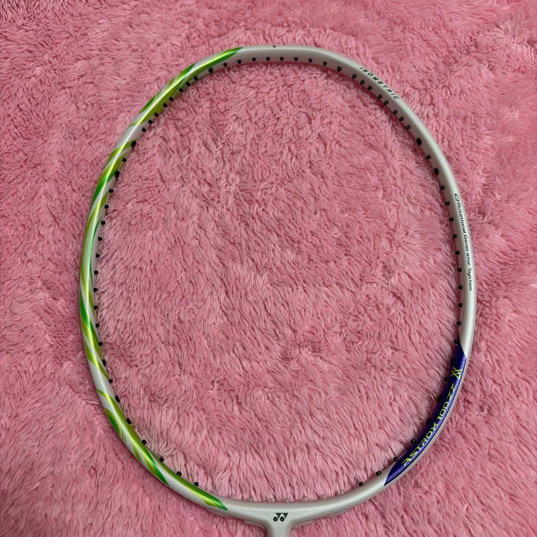 す*た様 YONEX アストロクス100ZZ VA 4UG5