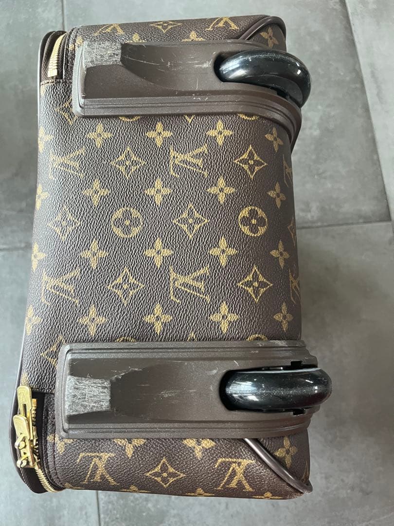 Vuitton キャリーケース