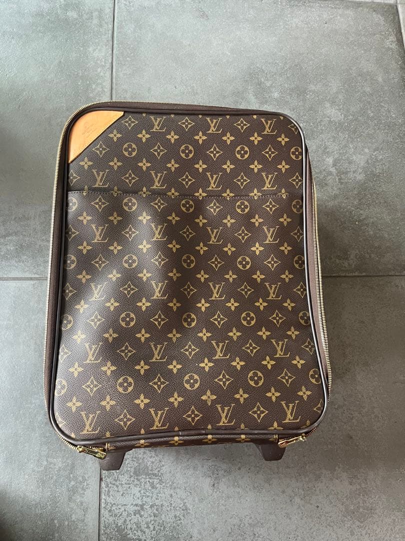 Vuitton キャリーケース