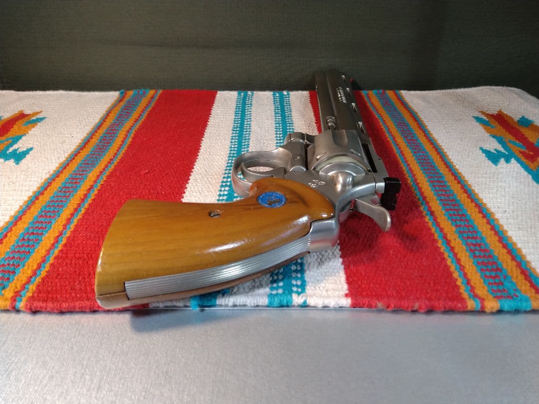 希少な美品！タナカ　コルトパイソン8インチ！銀色・木グリ付のカートレスガスガン！