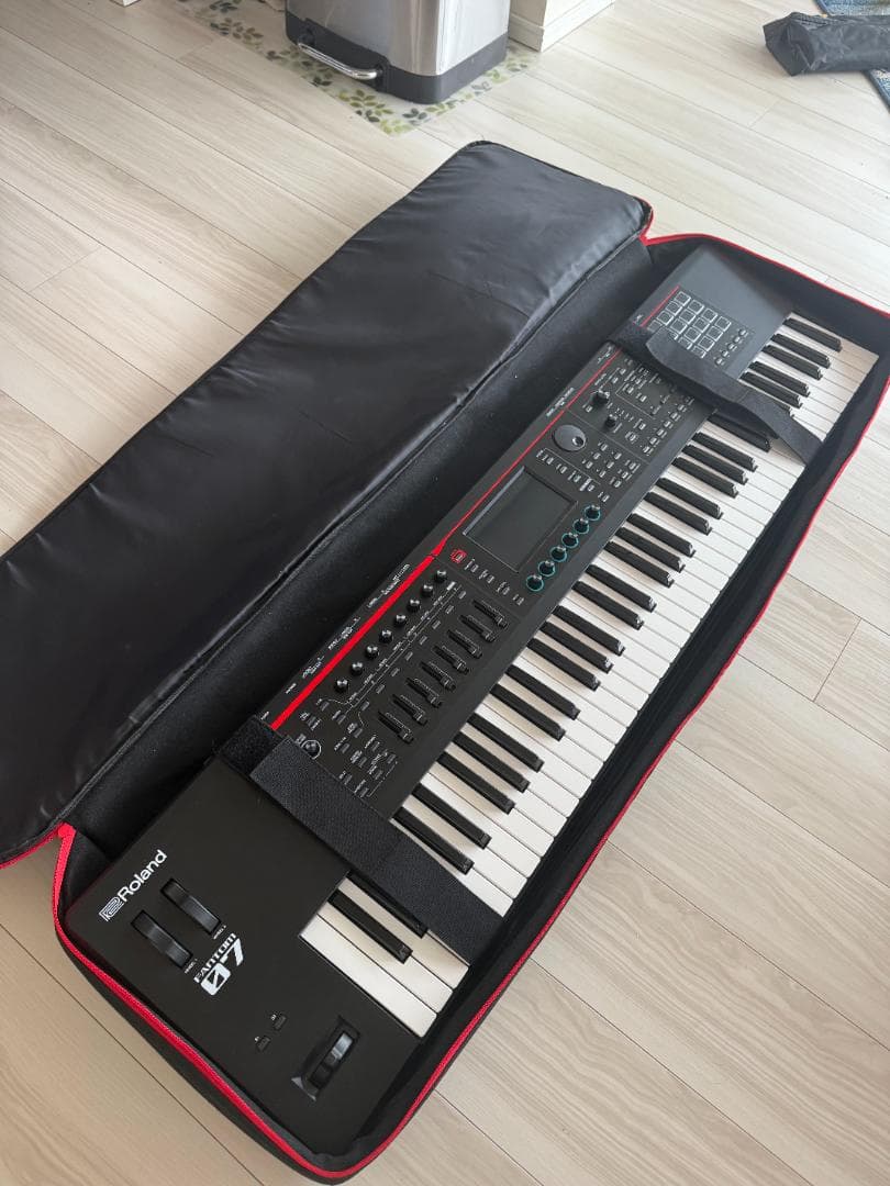 Roland Fantom 07 シンセサイザー 76鍵