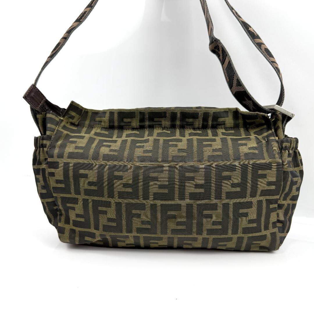 FENDI フェンディ　ショルダーバッグ　キャンバス　ズッカ　ロゴ　ストラップ