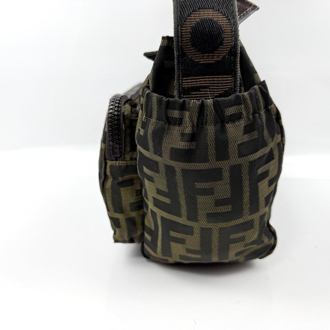 FENDI フェンディ　ショルダーバッグ　キャンバス　ズッカ　ロゴ　ストラップ