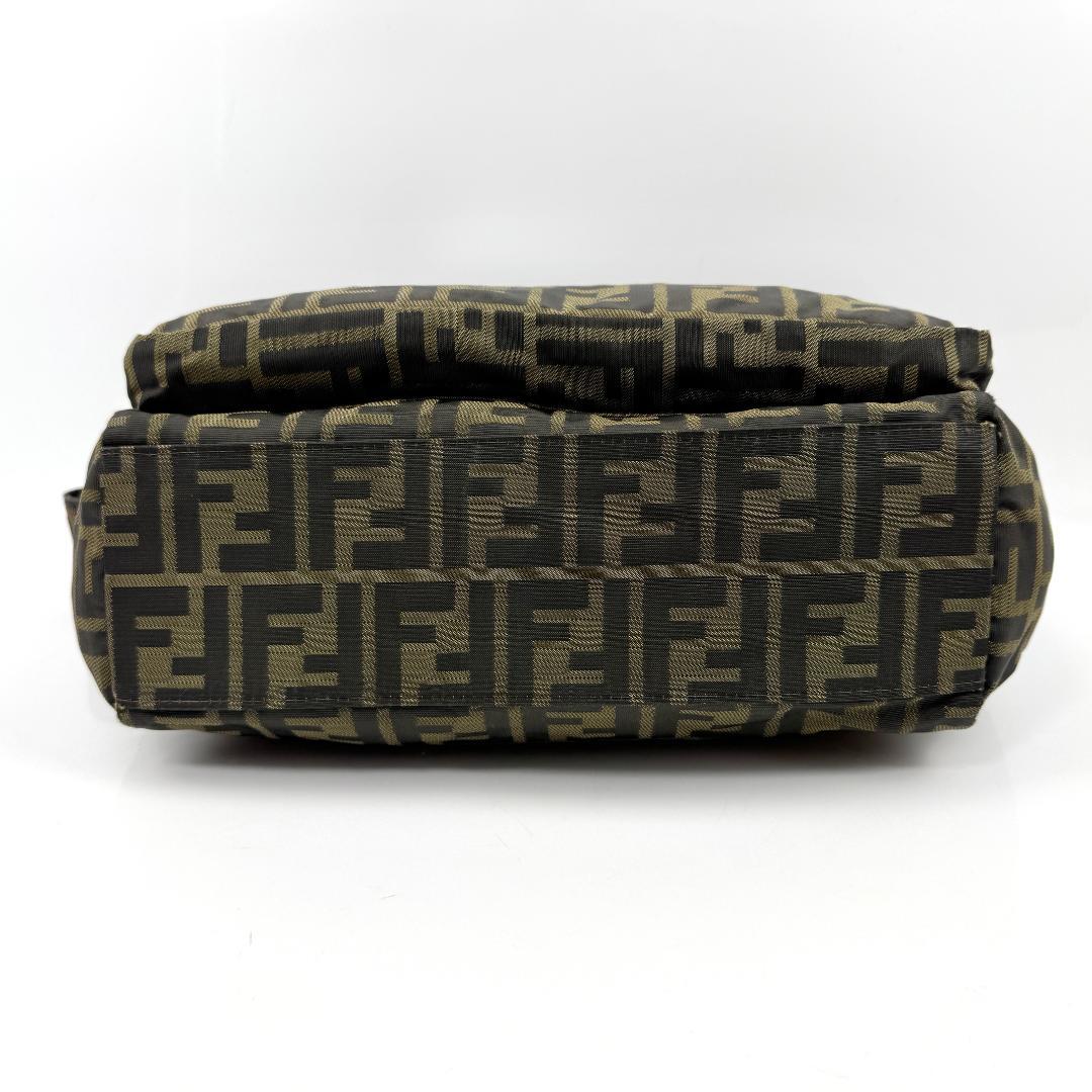 FENDI フェンディ　ショルダーバッグ　キャンバス　ズッカ　ロゴ　ストラップ