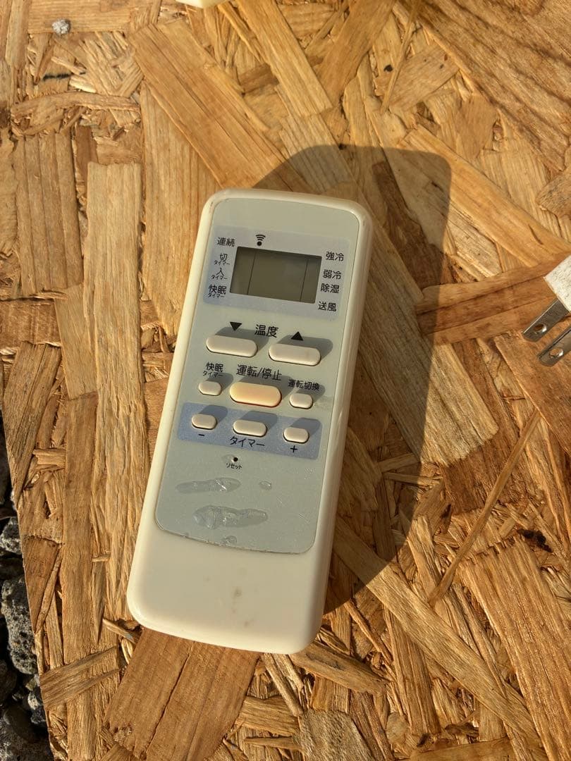 取りに来れる方限定。KOIZUMI 窓用エアコン KAW-1682