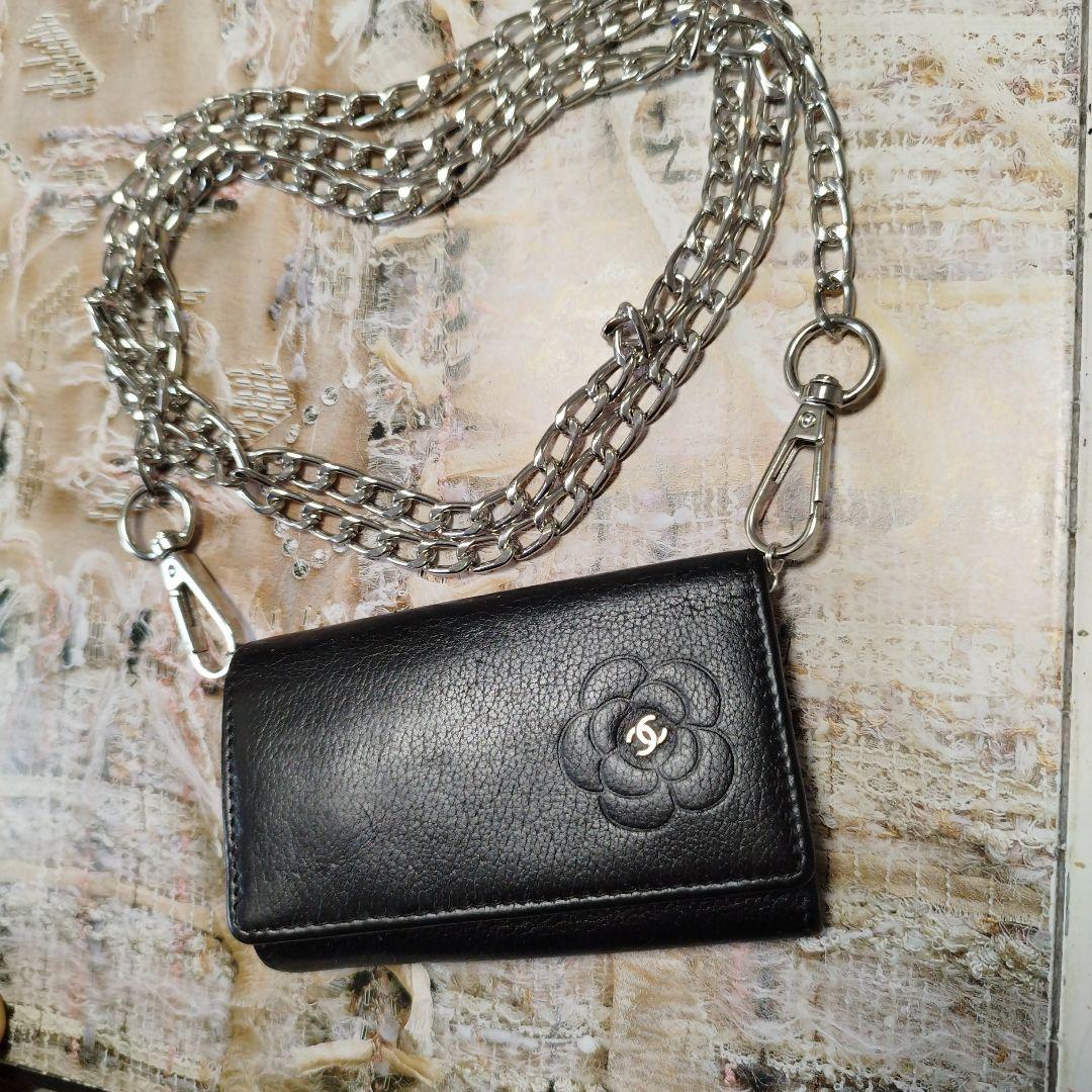 シャネル　カメリア　斜めがけキーケース