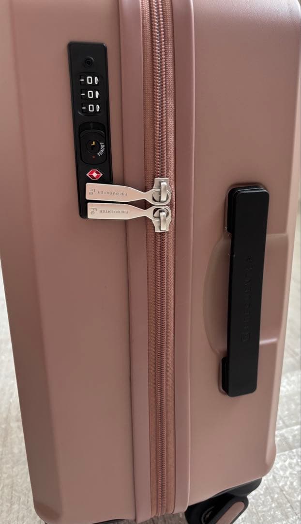 キャリーバッグ　フリクエンター