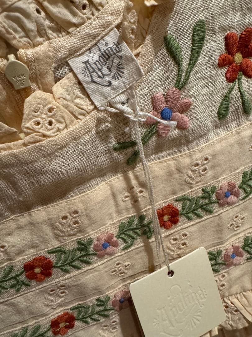 apolina 刺繍入りワンピース 5-7y 25ss