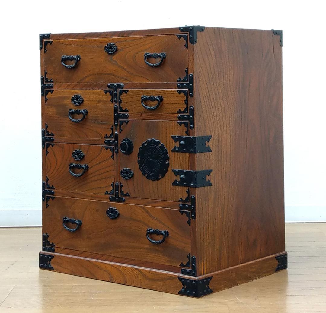 木製 欅 渦杢 杢目 内桐 鍵付き 彫刻飾り金具 民芸箪笥 小物整理収納 和家具