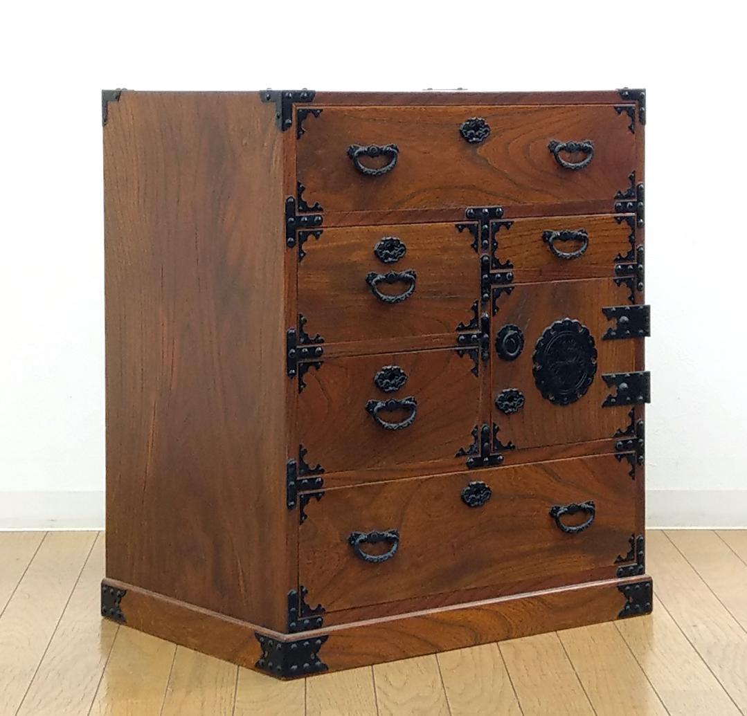 木製 欅 渦杢 杢目 内桐 鍵付き 彫刻飾り金具 民芸箪笥 小物整理収納 和家具