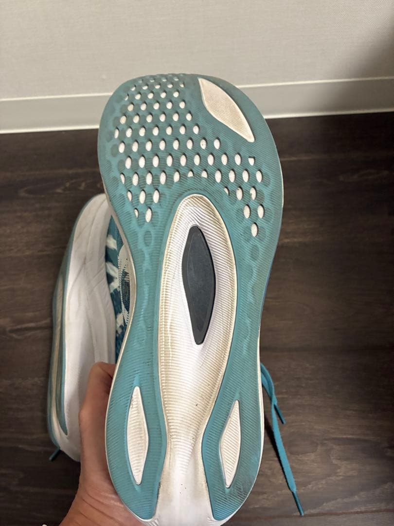 マジックスピード4 アシックスランニングシューズ　27cm