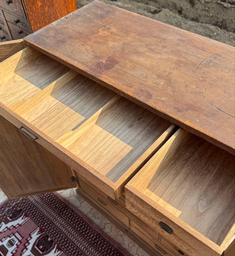 気づけば手放せない｜大正期 総桐 観音扉 小引出し箪笥