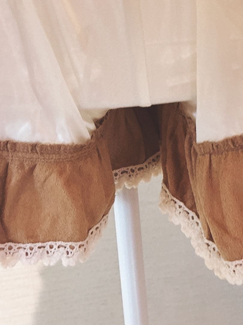 LIZ LISA フリル付きバラ柄フレアショートパンツアイボリー/ブラウン