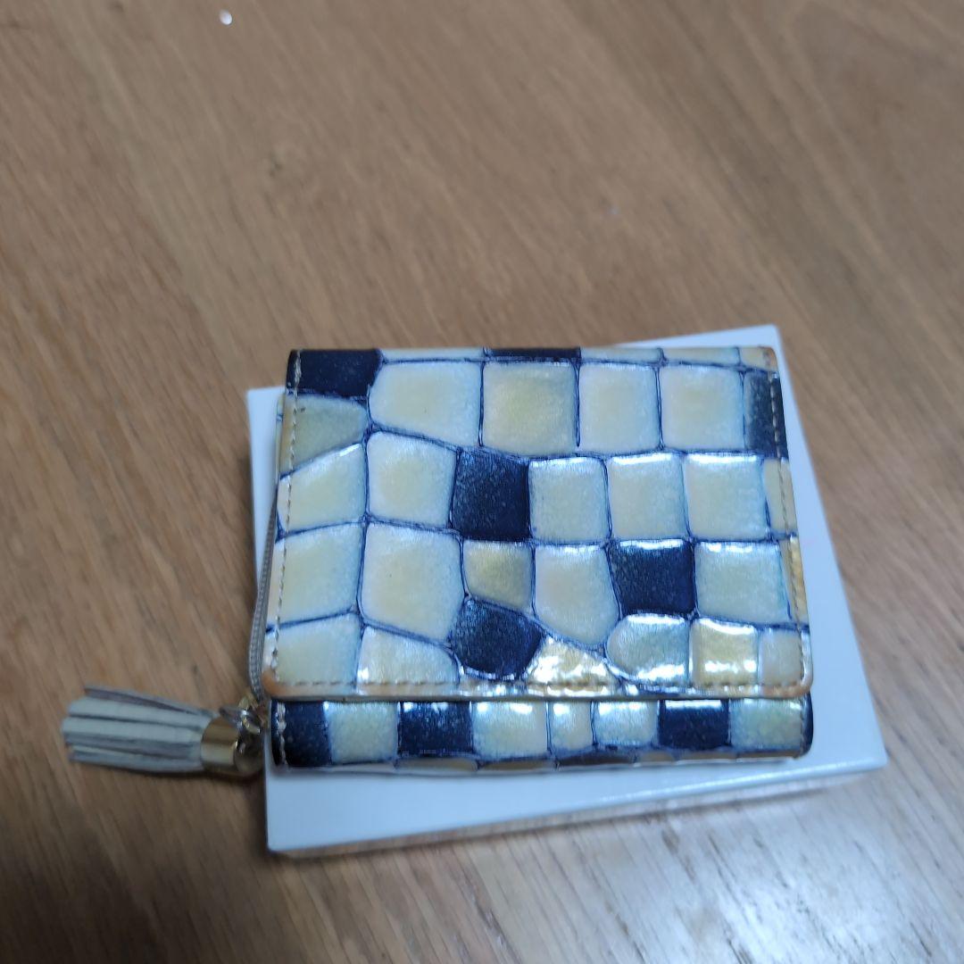 【美品】アタオ ワルツ ヴィトロ 3つ折り財布 エナメル レザー ブループリズム