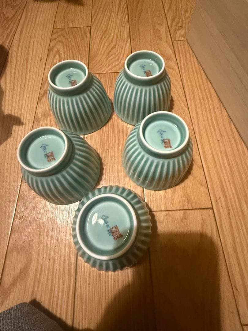 深川製磁　百年庵　笹青磁見込み山水