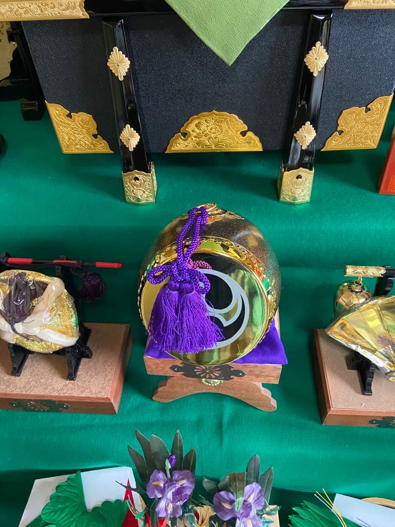 五月人形　兜飾り　端午の節句　こどもの日　金箔屏風　三段飾り