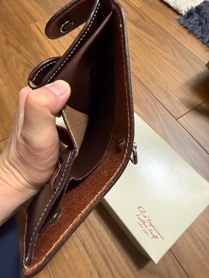 KC's ケーシーズ 二つ折り財布 牛革