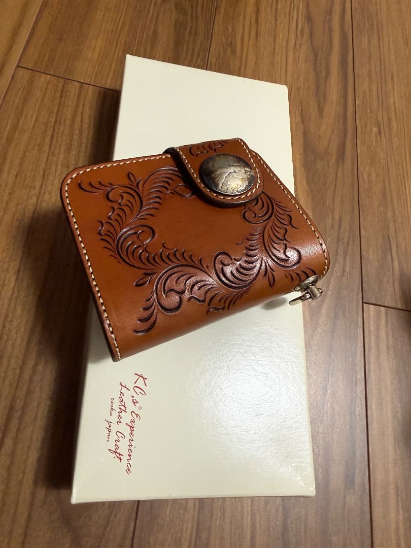 KC's ケーシーズ 二つ折り財布 牛革