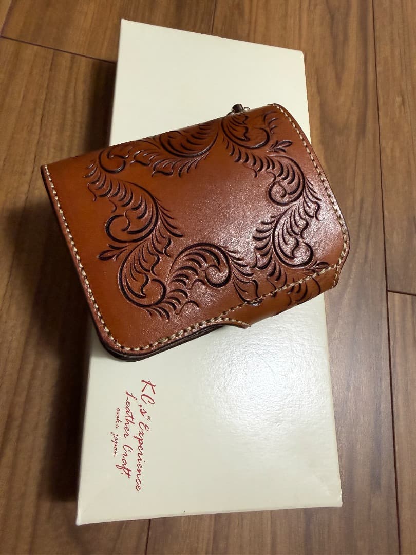 KC's ケーシーズ 二つ折り財布 牛革