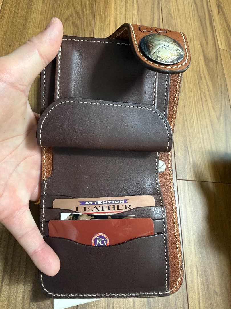 KC's ケーシーズ 二つ折り財布 牛革