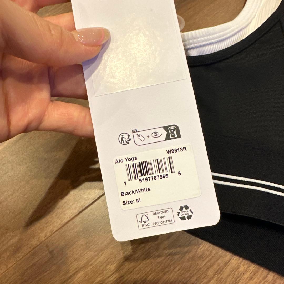 新品　alo ヨガブラ W9818R ブラック/ホワイト M