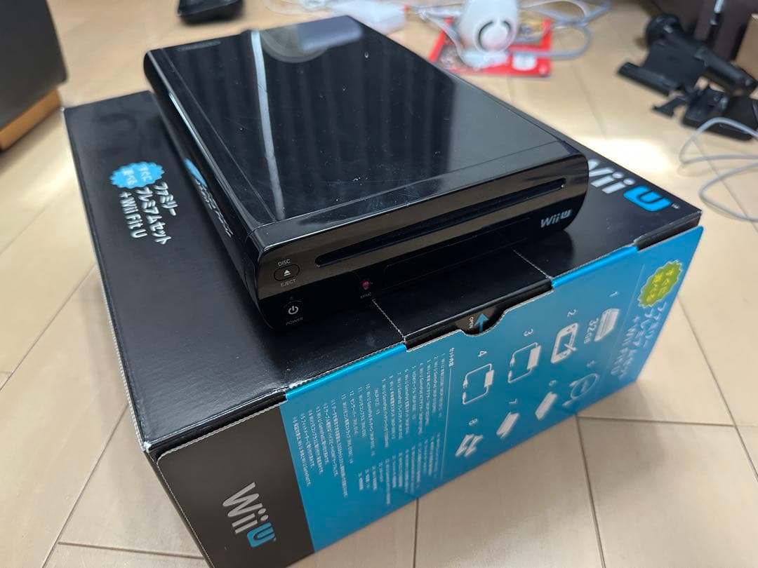 WII U ファミリープレミアムセット（黒） + Wii Fit U + ソフト