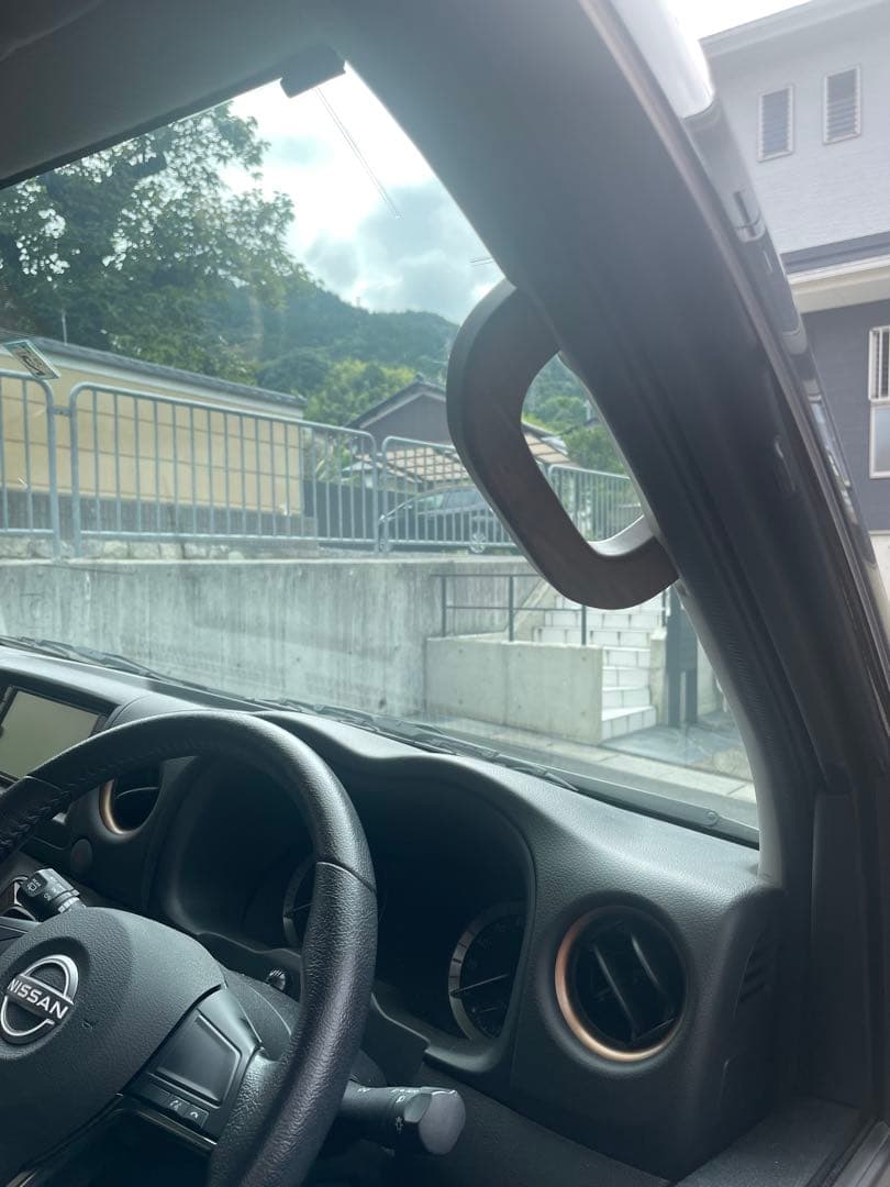 キャラバンE26 ホワイトオークアシストグリップ　Ａピラー用2点セット