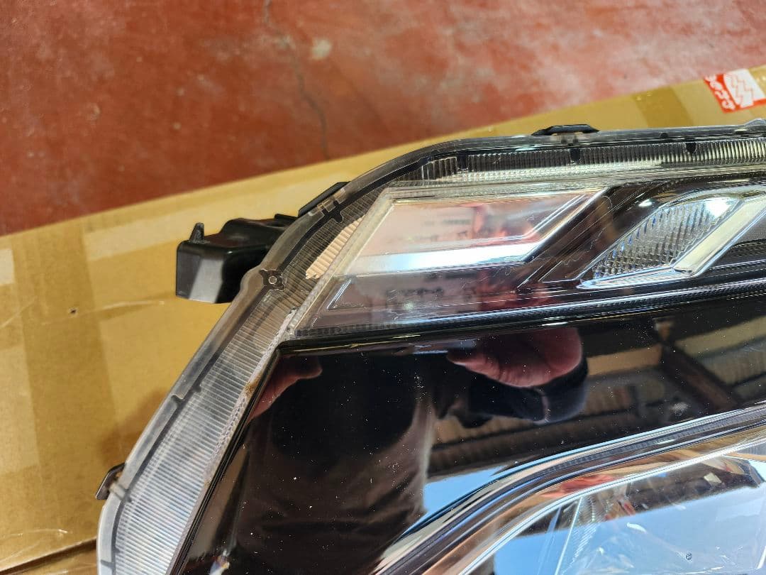 TOYOTA　ヴォクシー　左ヘッドライト