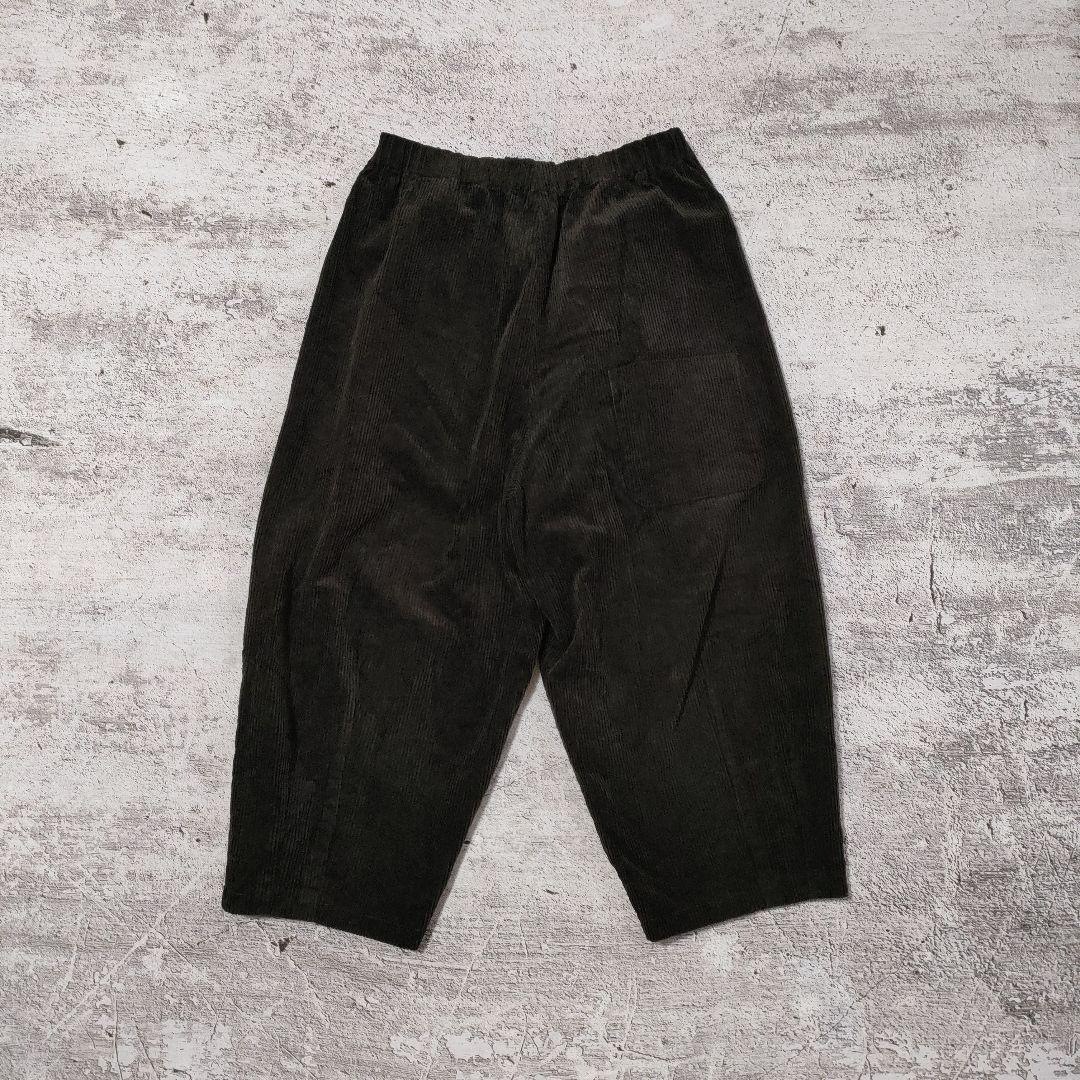 HUIS. 遠州織物 シャトルコーデュロイバルーンパンツ（太畝・カーキ）日本製