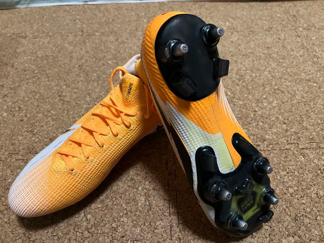 ナイキサッカースパイク スーパーフライ7 SG アンチクロッグ