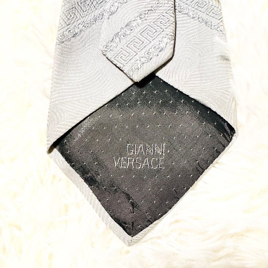 極美品】ジャンニヴェルサーチ ネクタイ メデューサ グレカ柄 シルバー系 シルク