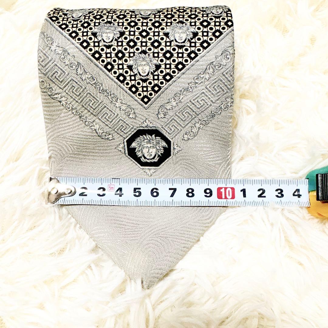 極美品】ジャンニヴェルサーチ ネクタイ メデューサ グレカ柄 シルバー系 シルク