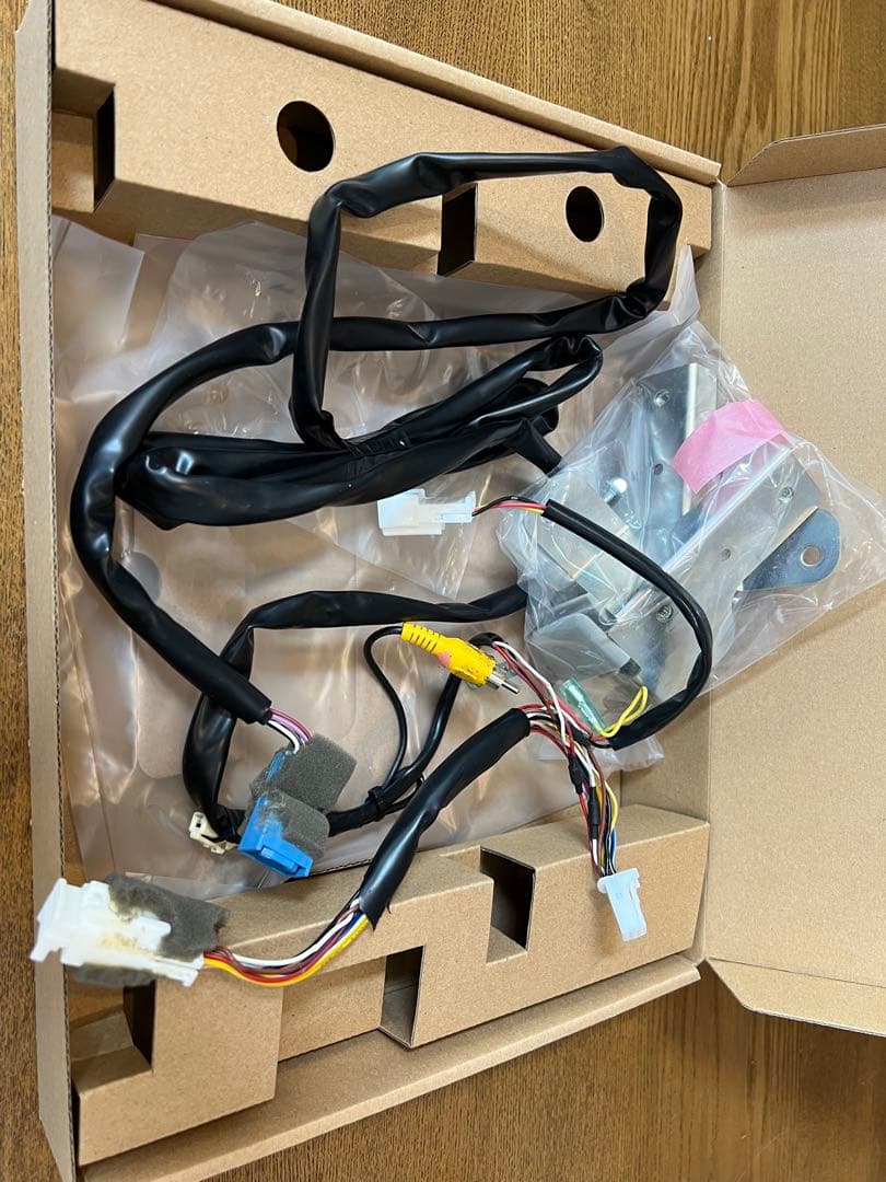 フォルツア23 　TOYOTA フリップダウンモニター　V11T-R62C