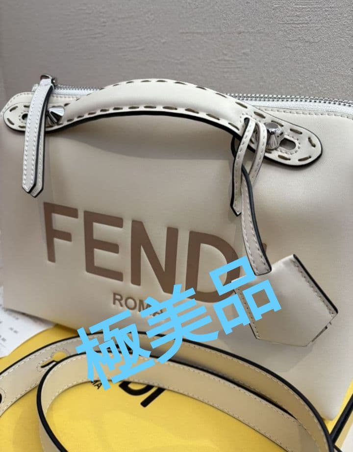 極美品　ショルダー　バッグ　☆オフホワイト☆