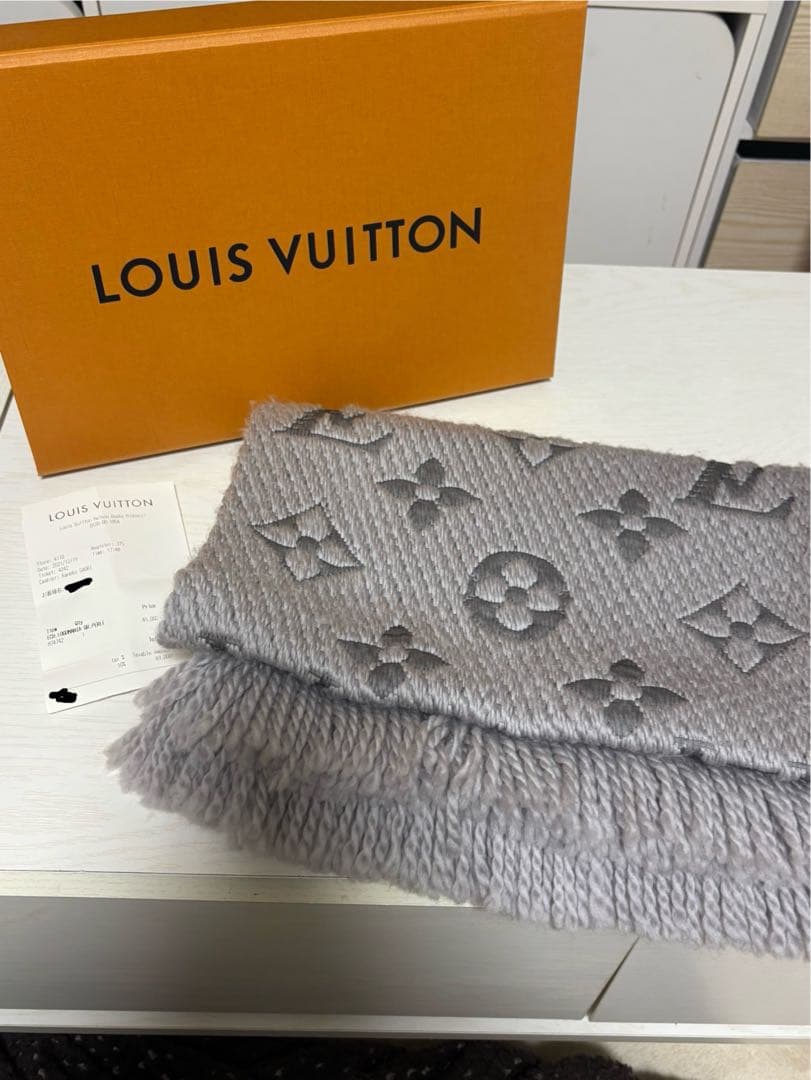 石田文子　LOUIS VUITTON マフラー グレー