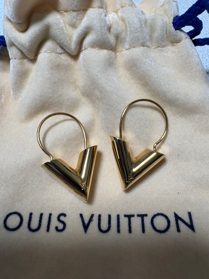 Louis Vuitton ゴールド V字型ピアス