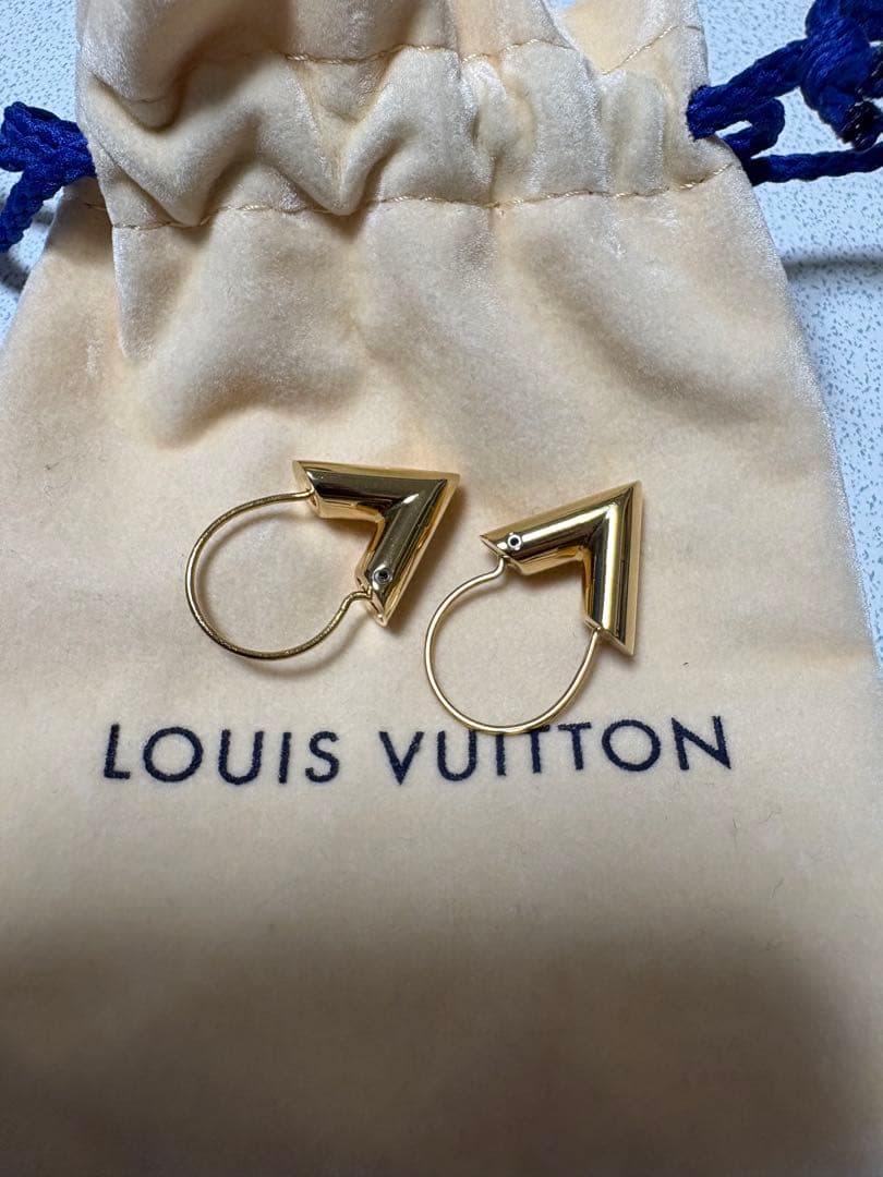 Louis Vuitton ゴールド V字型ピアス