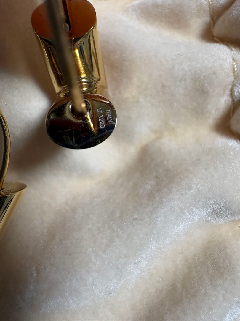 Louis Vuitton ゴールド V字型ピアス