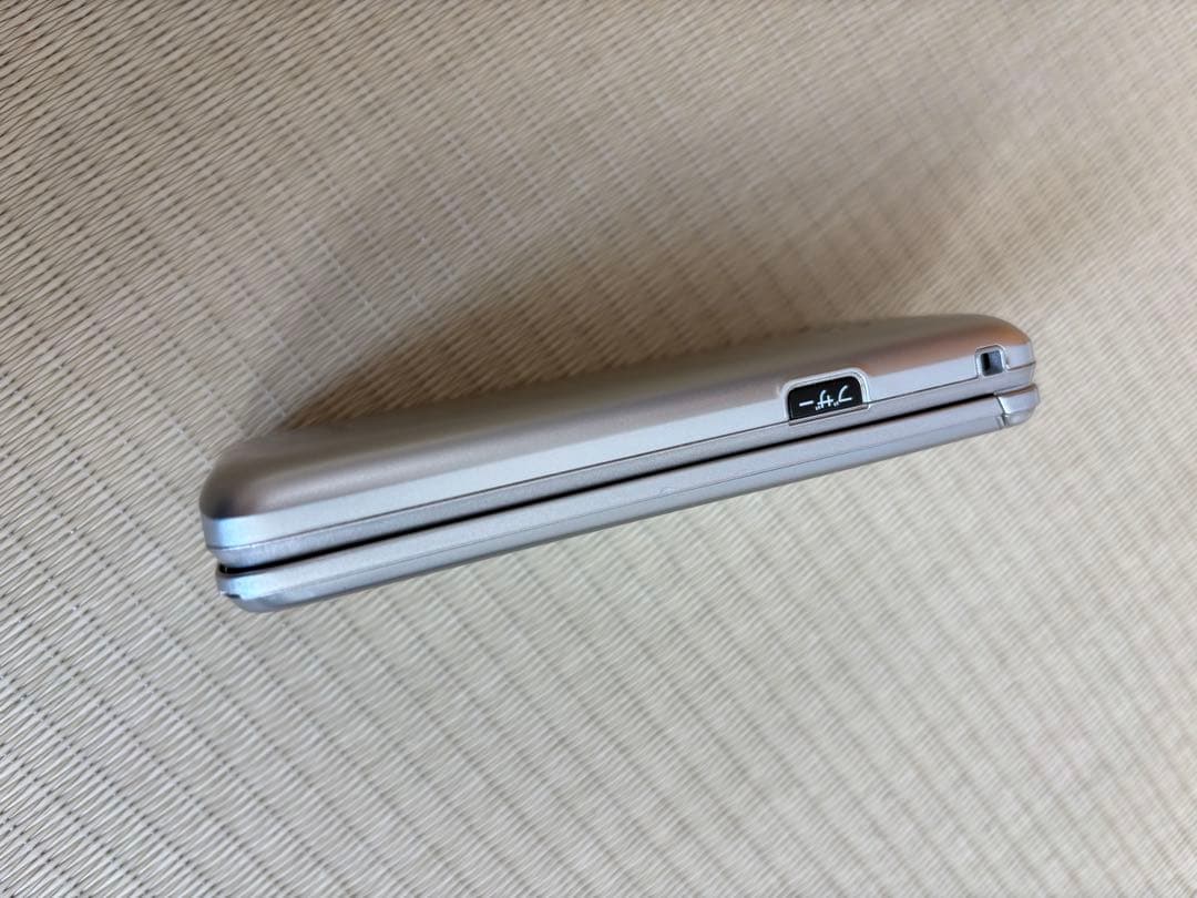 京セラ シルバー 携帯電話 KYF43