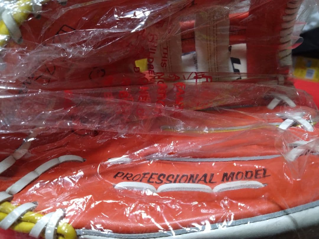 大幅値下げ　阪神タイガース金本知憲選手6世界記録達成記念軟式グローブ限定品