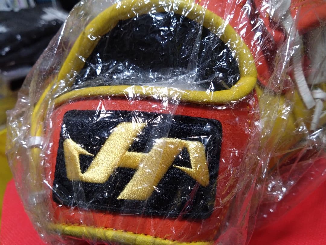 大幅値下げ　阪神タイガース金本知憲選手6世界記録達成記念軟式グローブ限定品